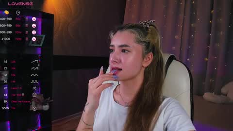 Snapshot of darlabelle chatting on 03.09.25 Belle online show from 03.09.25