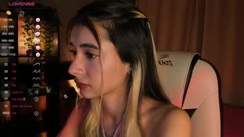 Snapshot of darlabelle chatting on 09.11.25 Belle online show from 09.11.25