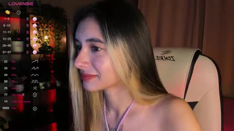 Snapshot of darlabelle chatting on 09.15.25 Belle online show from 09.15.25