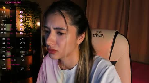 Snapshot of darlabelle chatting on 09.28.25 Belle online show from 09.28.25