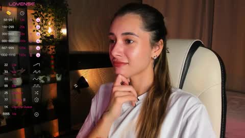 Snapshot of darlabelle chatting on 10.05.25 Belle online show from 10.05.25