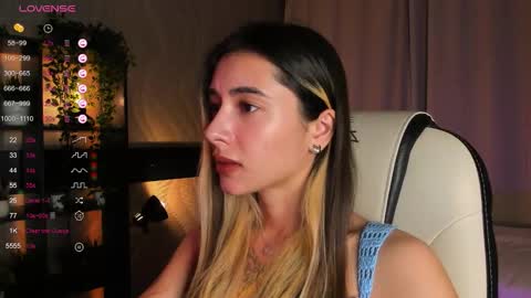 Snapshot of darlabelle chatting on 10.11.25 Belle online show from 10.11.25