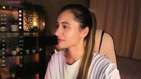 Snapshot of darlabelle chatting on 11.19.25 Belle online show from 11.19.25