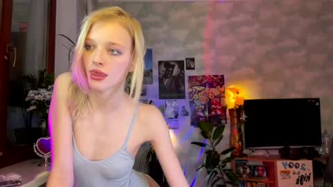 Snapshot of darlingdarinka chatting on 02.09.25 D online show from 02.09.25