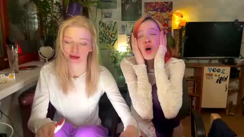 Snapshot of darlingdarinka chatting on 02.11.25 D online show from 02.11.25