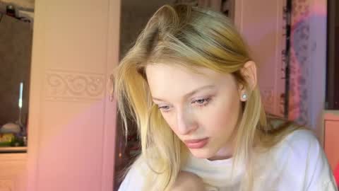 Snapshot of darlingdarinka chatting on 03.02.25 D online show from 03.02.25