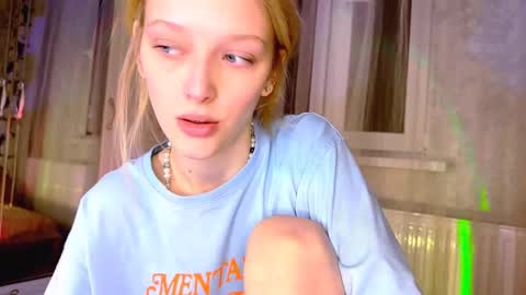 Snapshot of darlingdarinka chatting on 03.04.25 D online show from 03.04.25