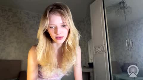 Snapshot of darlingdarinka chatting on 09.08.25 D online show from 09.08.25