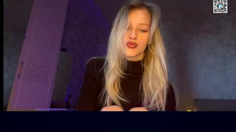 Snapshot of darlingdarinka chatting on 09.30.25 D online show from 09.30.25