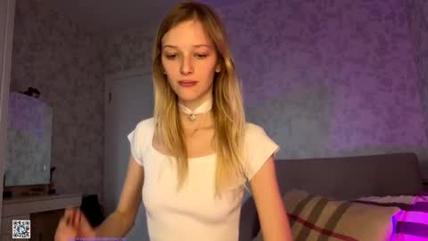 Snapshot of darlingdarinka chatting on 10.12.25 D online show from 10.12.25