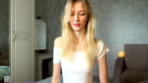 Snapshot of darlingdarinka chatting on 10.13.25 D online show from 10.13.25