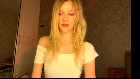 Snapshot of darlingdarinka chatting on 10.23.25 D online show from 10.23.25