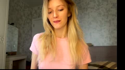 Snapshot of darlingdarinka chatting on 10.24.25 D online show from 10.24.25