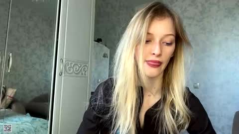 Snapshot of darlingdarinka chatting on 10.25.25 D online show from 10.25.25