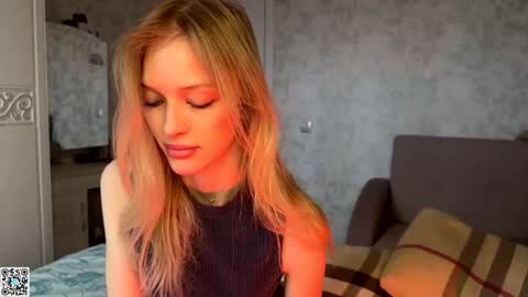 Snapshot of darlingdarinka chatting on 10.27.25 D online show from 10.27.25