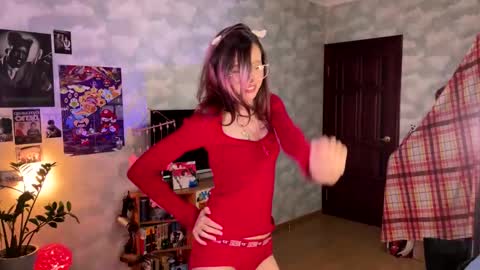 Snapshot of darlingdarinka chatting on 12.15.25 D online show from 12.15.25