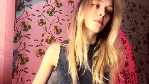 Snapshot of darlingdarinka chatting on 02.21.26 D online show from 02.21.26