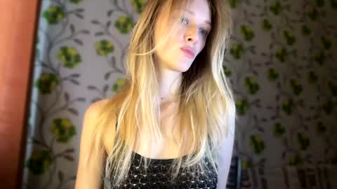 Snapshot of darlingdarinka chatting on 03.01.26 D online show from 03.01.26