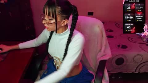 Snapshot of daturastramonium_ chatting on 11.23.25 Marie Anne online show from 11.23.25