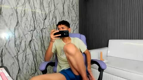 Snapshot of davexxx_ chatting on 06.25.26 Dave online show from 06.25.26