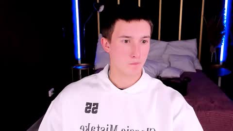 Snapshot of david__diamond chatting on 10.06.25 David online show from 10.06.25