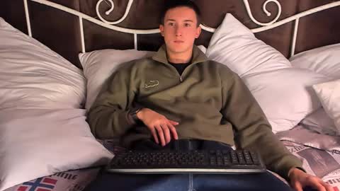 Snapshot of david__diamond chatting on 10.24.25 David online show from 10.24.25