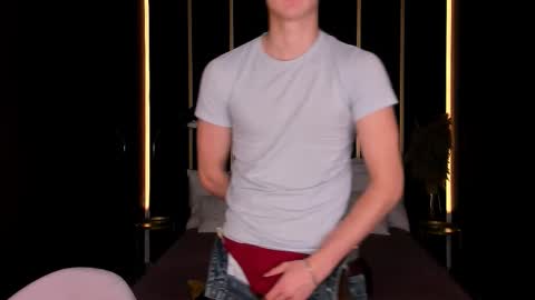 Snapshot of david__diamond chatting on 11.08.25 David online show from 11.08.25