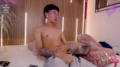 Snapshot of david_banks_ chatting on 03.09.26 David online show from 03.09.26