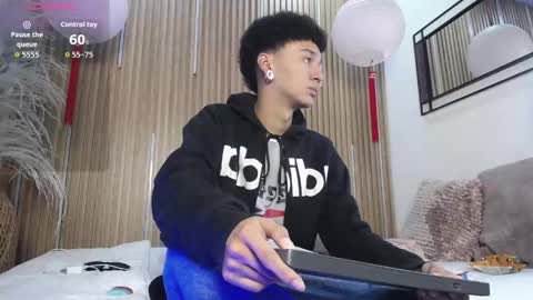 Snapshot of david_banks_ chatting on 03.24.26 David online show from 03.24.26