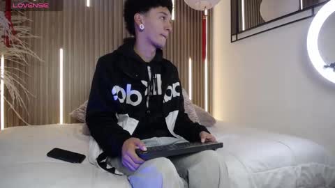 Snapshot of david_banks_ chatting on 03.29.26 David online show from 03.29.26