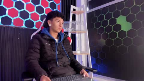 Snapshot of david_banks_ chatting on 04.04.26 David online show from 04.04.26