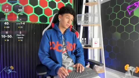 Snapshot of david_banks_ chatting on 04.06.26 David online show from 04.06.26