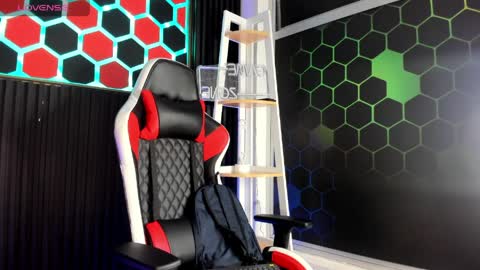 Snapshot of david_banks_ chatting on 04.08.26 David online show from 04.08.26