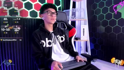 Snapshot of david_banks_ chatting on 04.10.26 David online show from 04.10.26