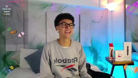 Snapshot of david_banks_ chatting on 04.13.26 David online show from 04.13.26