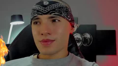 Snapshot of david_jons7 chatting on 01.04.25 David Jons online show from 01.04.25