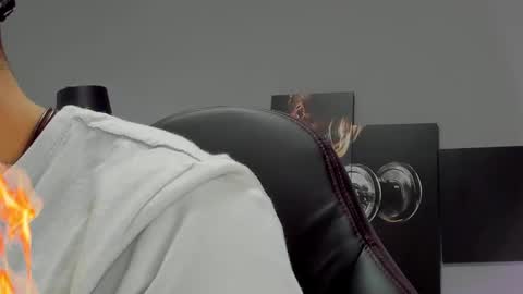 Snapshot of david_jons7 chatting on 01.08.25 David Jons online show from 01.08.25