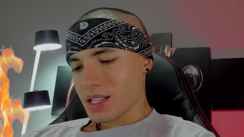 Snapshot of david_jons7 chatting on 01.20.25 David Jons online show from 01.20.25