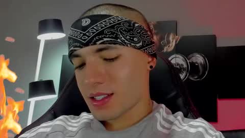 Snapshot of david_jons7 chatting on 01.21.25 David Jons online show from 01.21.25