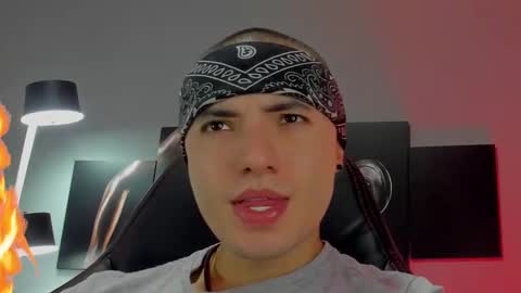 Snapshot of david_jons7 chatting on 02.04.25 David Jons online show from 02.04.25