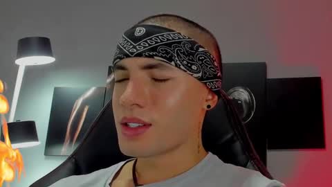 Snapshot of david_jons7 chatting on 02.05.25 David Jons online show from 02.05.25