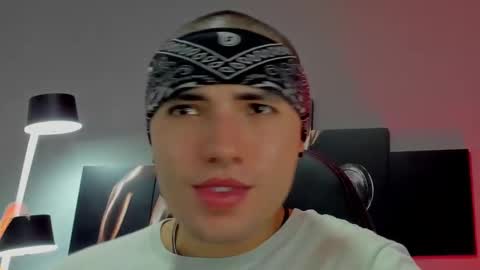 Snapshot of david_jons7 chatting on 02.07.25 David Jons online show from 02.07.25