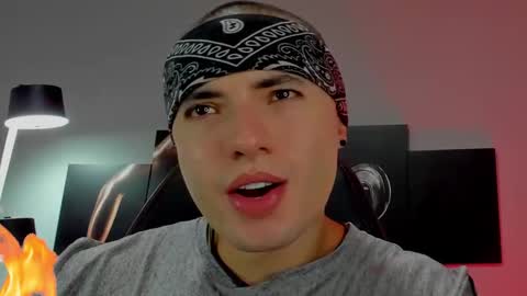 Snapshot of david_jons7 chatting on 02.11.25 David Jons online show from 02.11.25