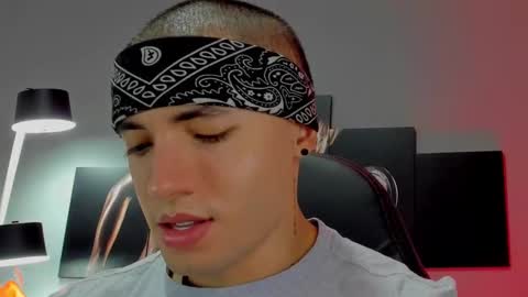 Snapshot of david_jons7 chatting on 02.13.25 David Jons online show from 02.13.25