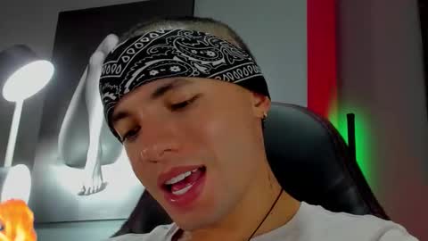 Snapshot of david_jons7 chatting on 09.19.25 David Jons online show from 09.19.25