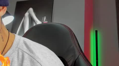 Snapshot of david_jons7 chatting on 10.02.25 David Jons online show from 10.02.25