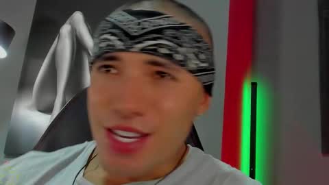 Snapshot of david_jons7 chatting on 11.02.25 David Jons online show from 11.02.25