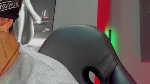 Snapshot of david_jons7 chatting on 11.04.25 David Jons online show from 11.04.25