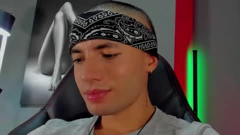 Snapshot of david_jons7 chatting on 11.08.25 David Jons online show from 11.08.25