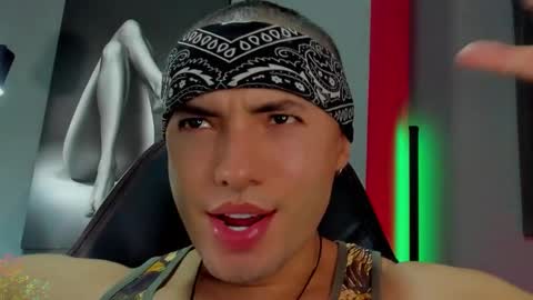 Snapshot of david_jons7 chatting on 11.12.25 David Jons online show from 11.12.25